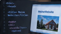 Frühe Websites und Programmcode auf einem Computerbildschirm