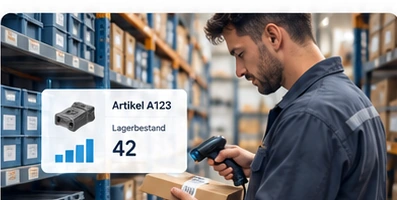 Mitarbeiter erfasst Material im Lager mit einem Scanner